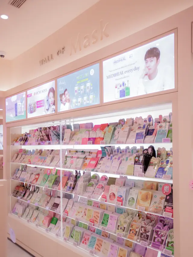 Toko di Plaza Ambarrukmo Yogyakarta ini adalah gerai omnichannel ke-30 Sociolla.