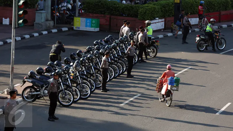 20170501-Hari Buruh, Polisi Berjaga di Bundaran HI-Tallo