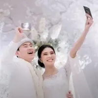 Putri Helmy Yahya, Saskia Rachelly Yahya resmi menikah dengan kekasih Koreanya, Park Young Gwang. Beberapa waktu lalu, Helmy Yahya sempat memamerkan beberapa potret manis dari momen prewedding sang putri dengan pria yang berasal dari Korea Selatan ini. [Foto: Instagram/bootesphotography]