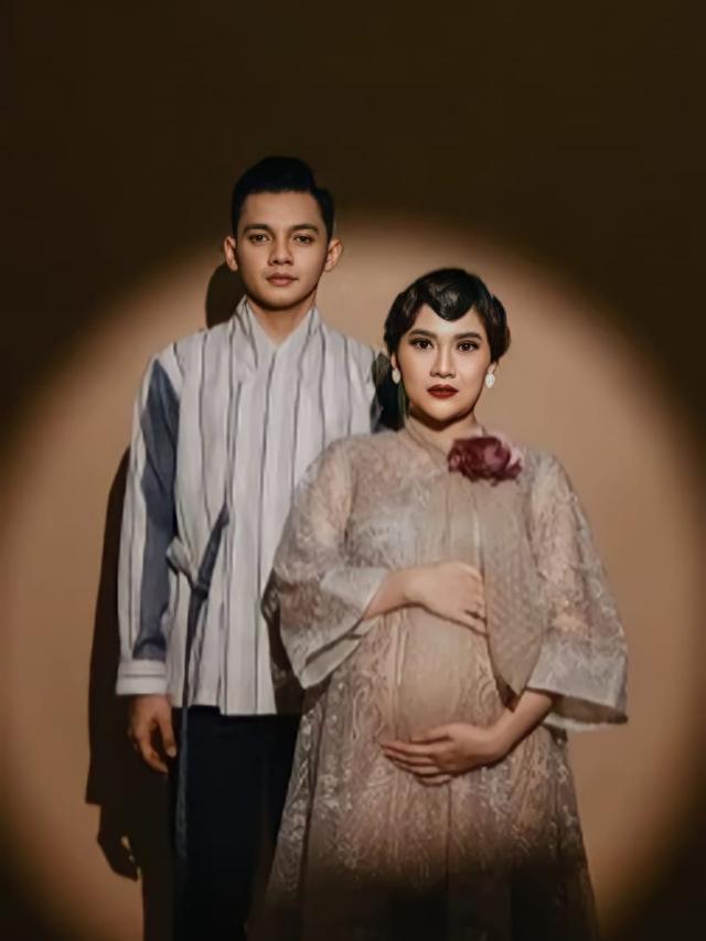 6 Potret Maternity Shoot Nella Kharisma, Romantis Ditemani Dory Harsa