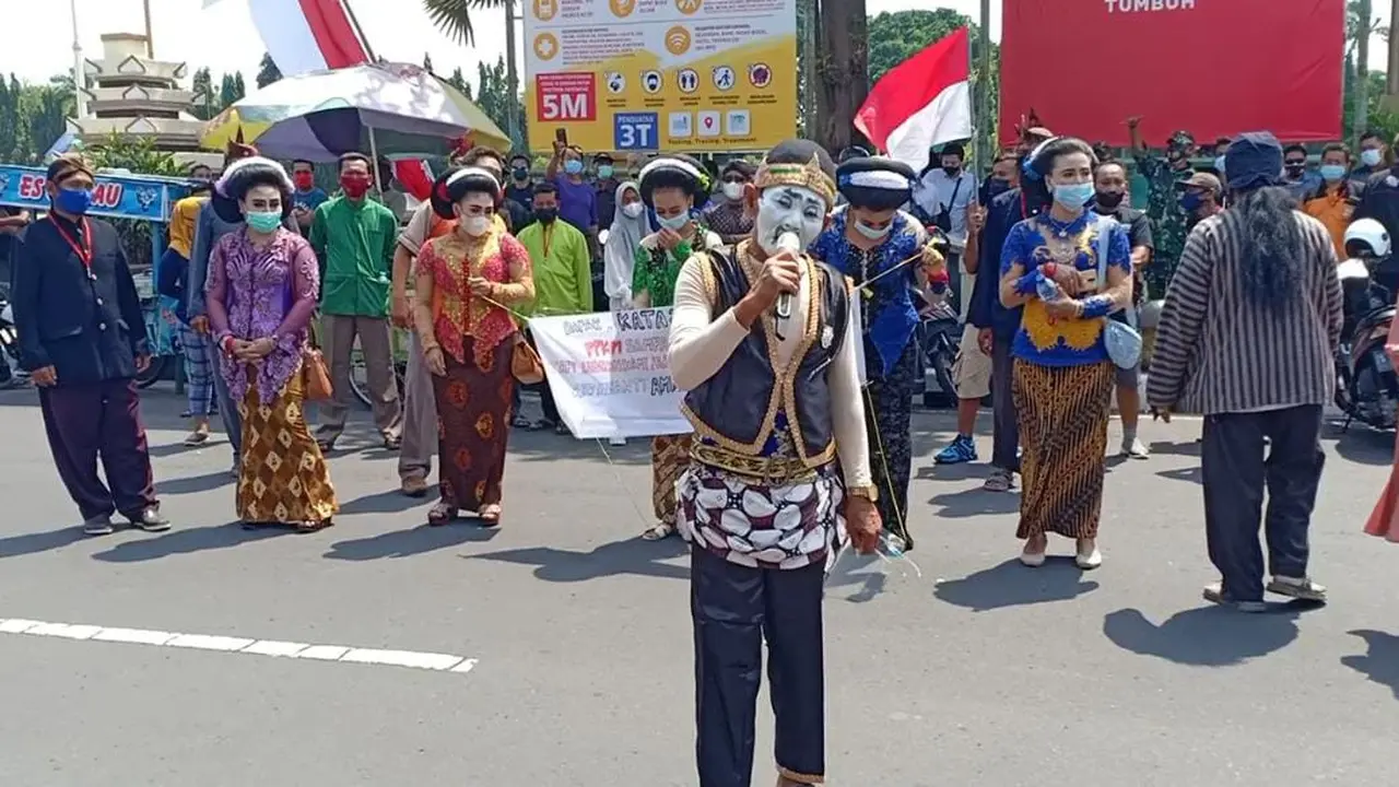 Pekerja Seni di Tuban Minta Kelonggaran. (Liputan6.com/Ahmad Adirin)
