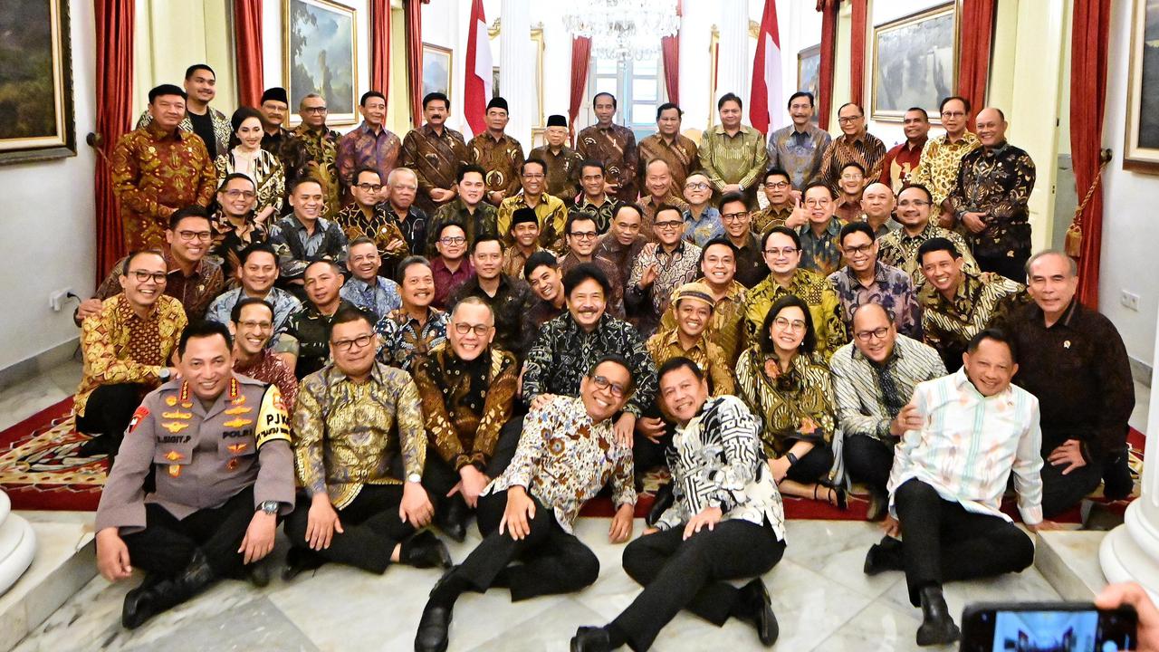 Makan Siang Bareng, Menteri Kabinet Indonesia Maju Standing Ovation buat Jokowi
