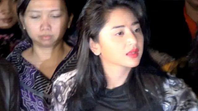 [VIDEO] Dijemput Pihak Kejaksaan, Dewi Persik Menangis?