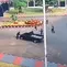 Sebuah mobil pikap hitam menerobos gerbang samping Gedung DPR/MPR saat aksi unjuk rasa berlangsung pada Kamis, 27 Agustus 2026. (Foto: Tangkapan Layar Sosmed)