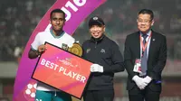 Kapten Timnas Indonesia, Iqbal Gwijangge jadi pemain terbaik Piala AFF U-16 2022. (Bagaskara Lazuardi/Bola.com)