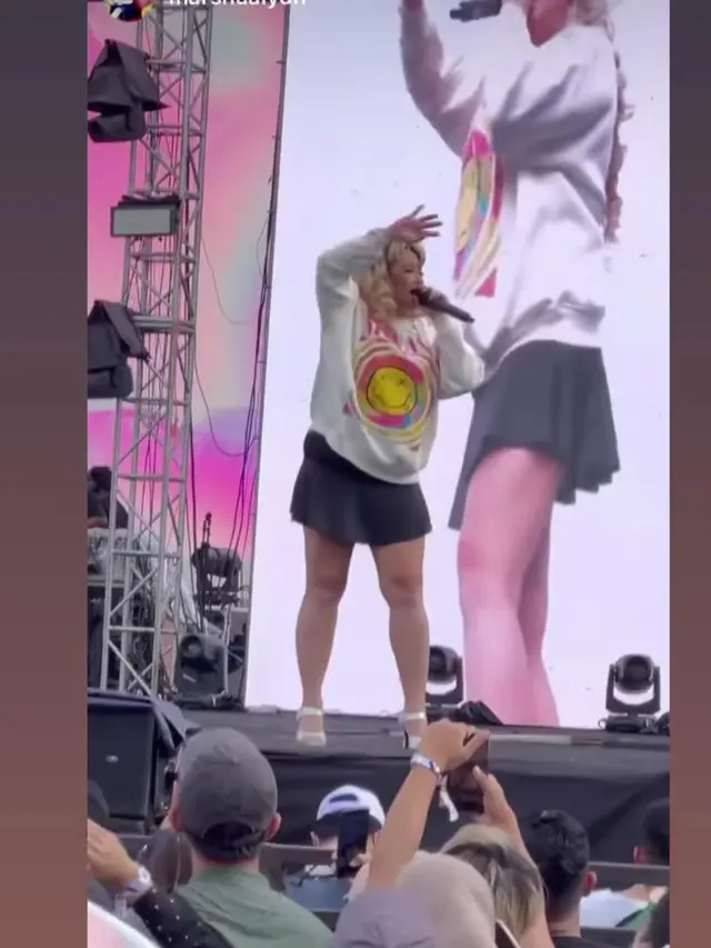 Aksi panggung Pinkan Mambo disanjung