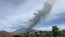 Sinabung Erupsi Lagi, Warga Dilarang Mendekat Radius 3 Km