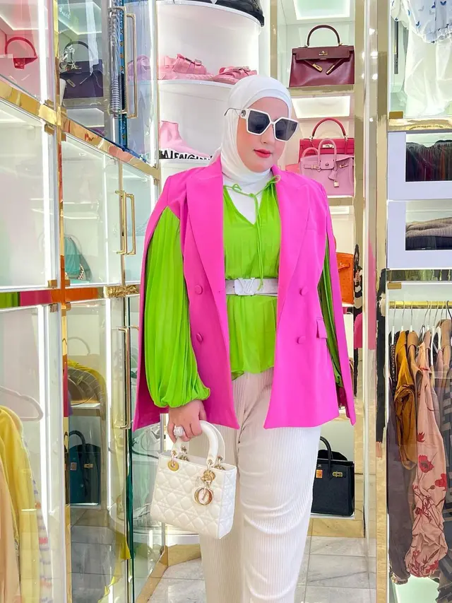 8 Potret Gaya Tasyi Athasyia yang Gemar Pakai Outfit Cerah dan Tas Mewah