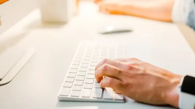 Ilustrasi  social engineering (soceng).Foto: Unsplash/Austin Distel