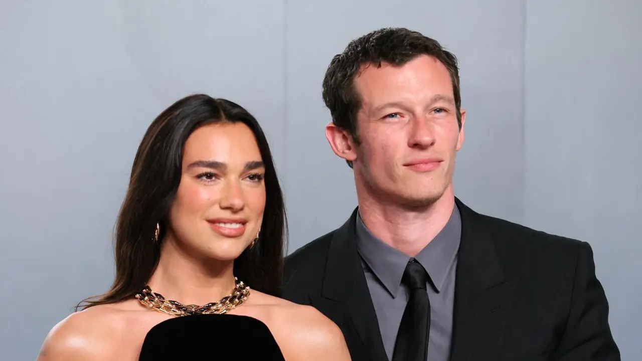 Dua Lipa dan Callum Turner
