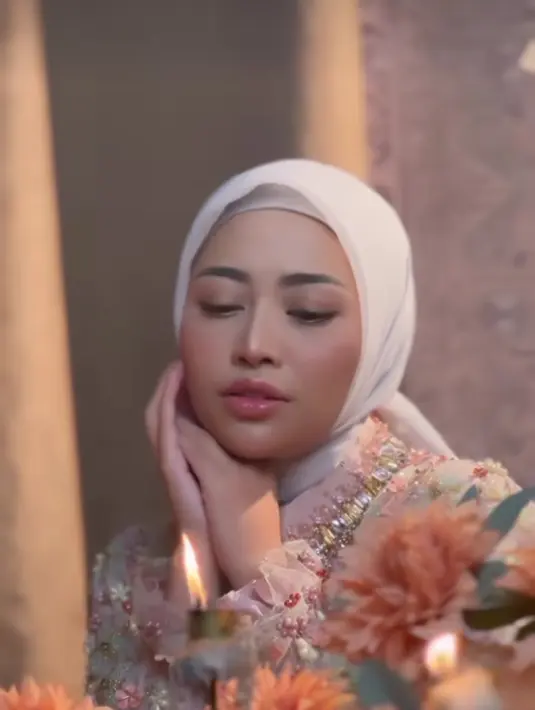 Tak sedikit netizen mengaku merindukan vibes Rachel Vennya dengan menggunakan hijab [instagram/rachelvennya]