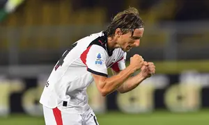 Gelandang AC Milan, Luka Modric, merayakan gol timnya dalam laga Serie A antara Lecce dan AC Milan di Via del Mare, Lecce, Italia, Jumat, 29 Agustus 2025. (Giovanni Evangelista/LaPresse via AP)