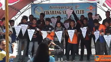 Citizen6, Bekasi: Peringatan hari jadi Cikarang Satria Club ke-8, diramaikan dengan Kegiatan Donor Darah dan Santunan Anak Yatim yang bertempat di Hadhamas Futsal, Minggu, (3/7). (Pengirim: Baebudin) 