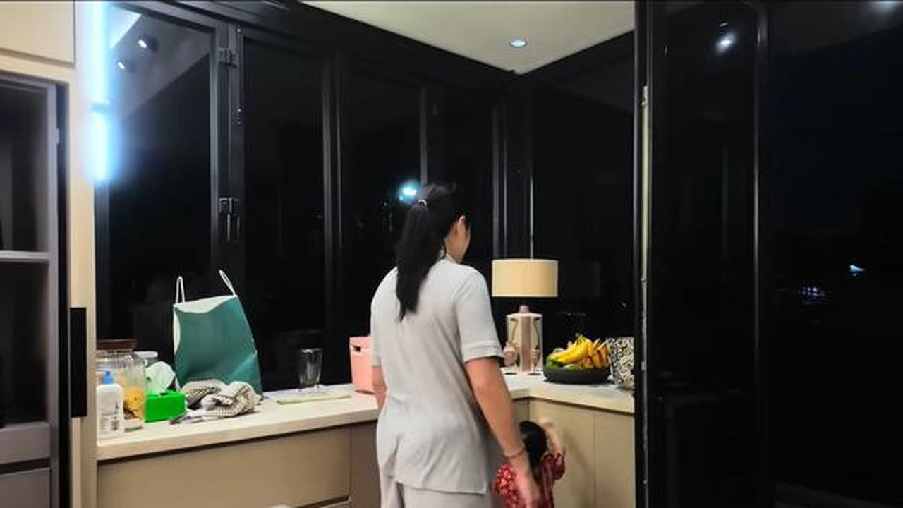 6 Potret Dapur dan Meja Makan Rumah Jessica Iskandar dan Vincent Verhaag, Minimalis dan Mewah