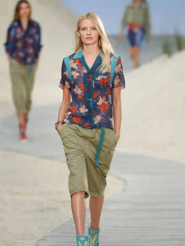 [Bintang] Kemeja Tropical, Outfit Liburan yang Bisa Kamu Jadikan Outfit Harian