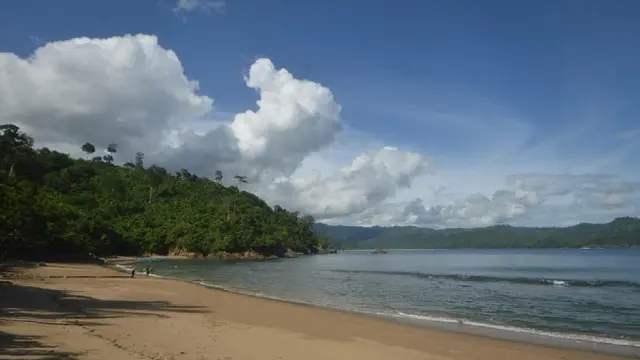 5 Rekomendasi Pantai di Malang Selatan yang Masih Tersembunyi