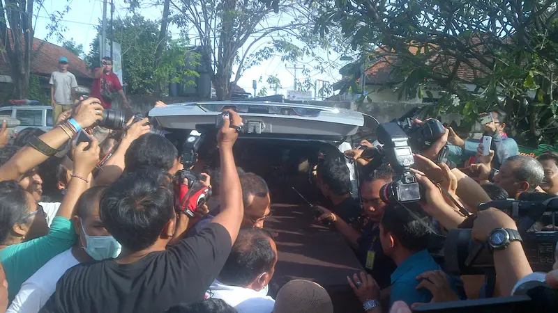 Ratusan Warga Bali Lepas Jenazah Angeline ke Banyuwangi