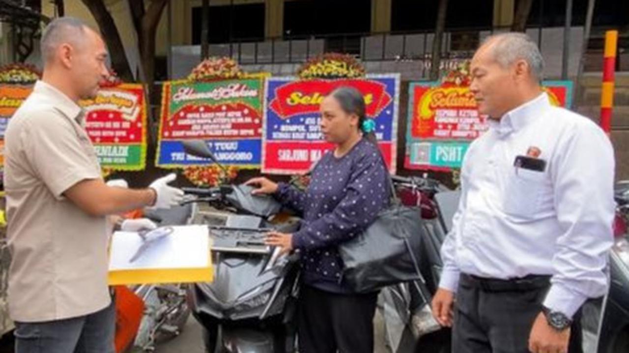 pencurian motor di depok modus pemulung hingga pura-pura ke masjid