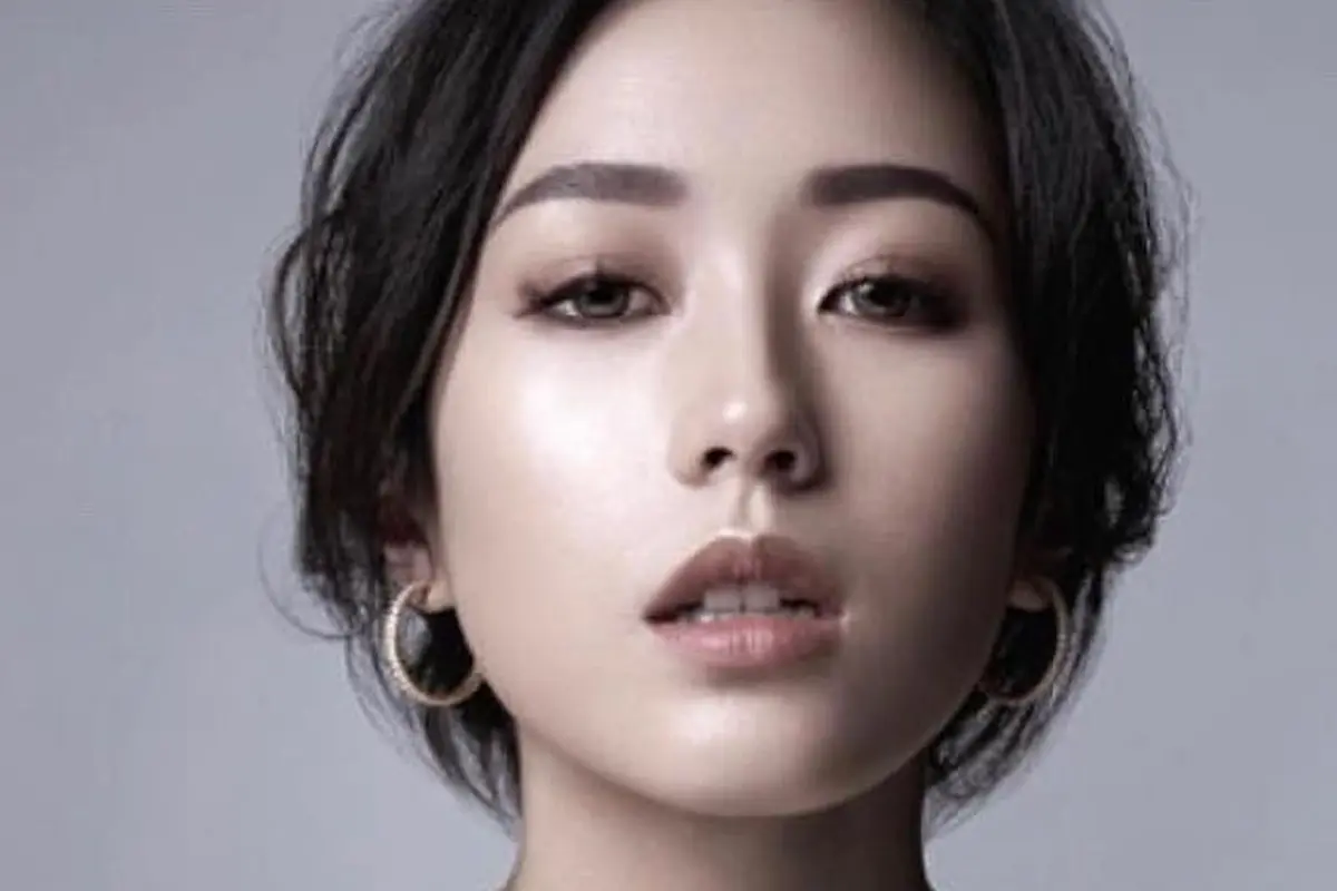 [Bintang] Flawless Bak Perempuan Jepang, Cantiknya Ling Ling Menantu Keluarga Bakrie dengan Dandanan Glowing
