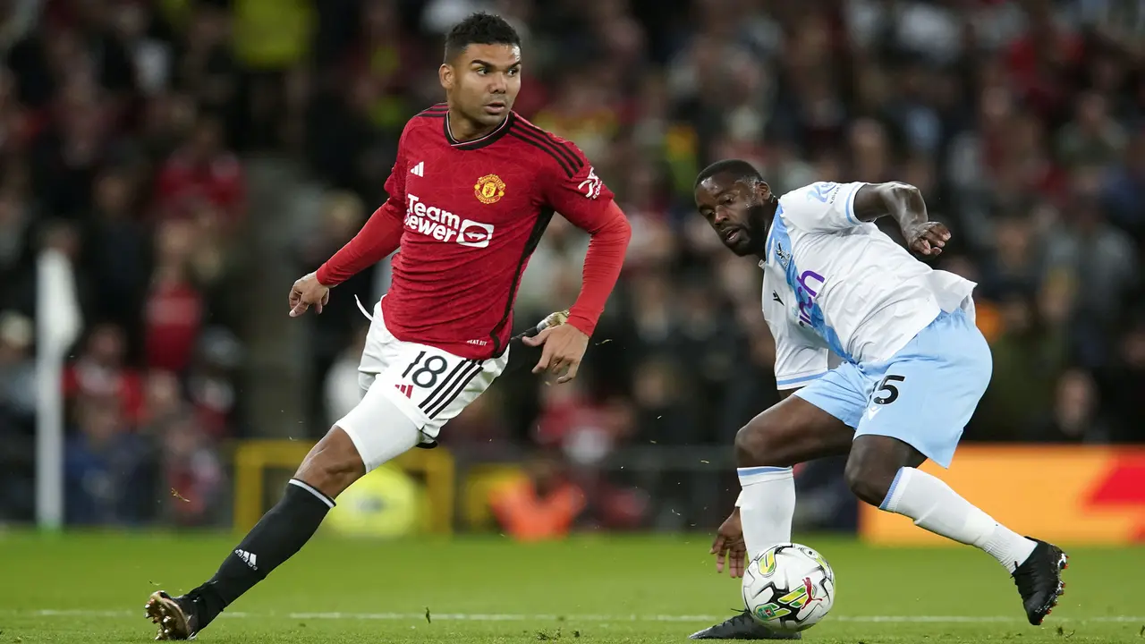 Foto: Penampilan Bintang Lima Casemiro, Bawa MU Menang Meyakinkan atas Crystal Palace di Carabao Cup