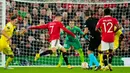 Pemain Manchester United Cristiano Ronaldo (tengah) mencoba melepaskan tembakan ke gawang Sheriff pada pertandingan sepak bola Grup E Liga Europa di Old Trafford, Manchester, Inggris, 27 Oktober 2022. Manchester United menang 3-0. (AP Photo/Jon Super)