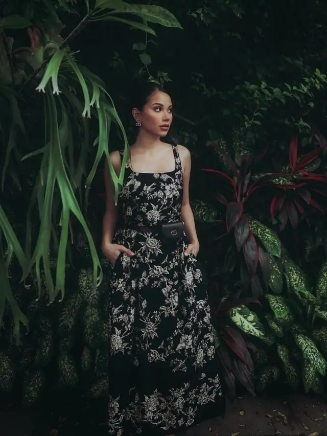 Outfit Hitam Ala Alyssa Daguise