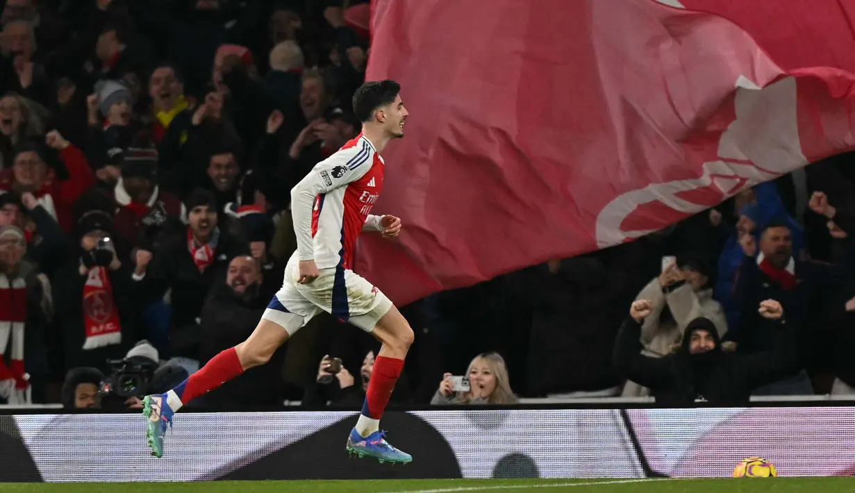 Aksi Kai Havertz pada menit ke- 76 mempertebal keunggulan Arsenal atas Manchester City. (Glyn KIRK/AFP)
