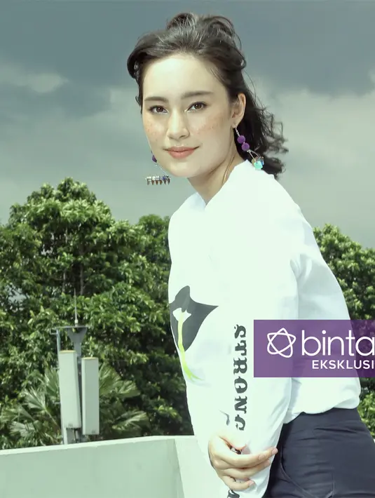 Tatjana Saphira mengawali kariernya dari layar kaca. Sebagi model video klip dan main sinetron. Kini, ia berperan sebagai Bubu dalam film bergenre komedi bersama para komika, Stip dan Pensil. (Galih W. Satria/Bintang.com)