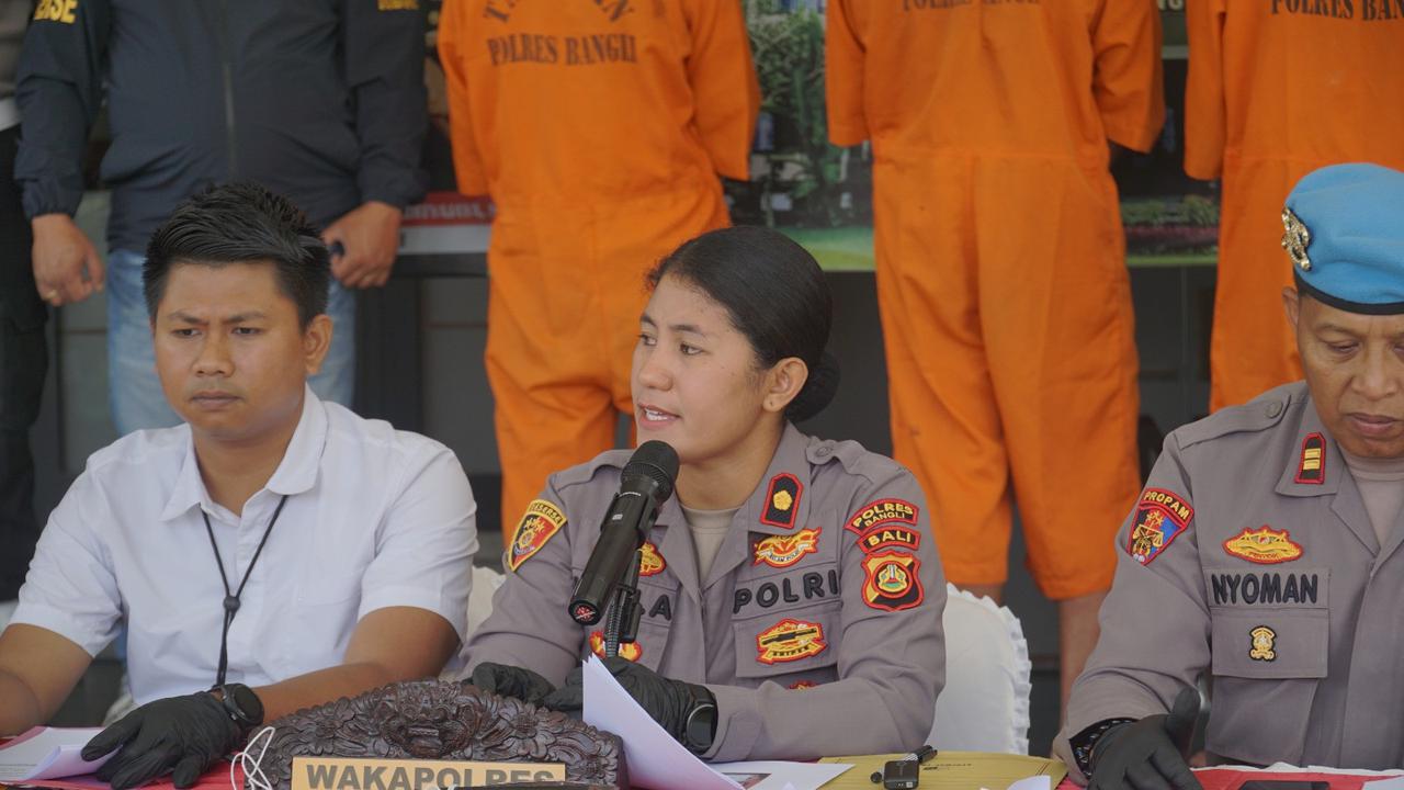 Polres Bangli saat melakukan rilis peristiwa pembunuhan di Desa Songan, Kecamatan Kintamani, Bangli, Bali, Rabu (15/10)