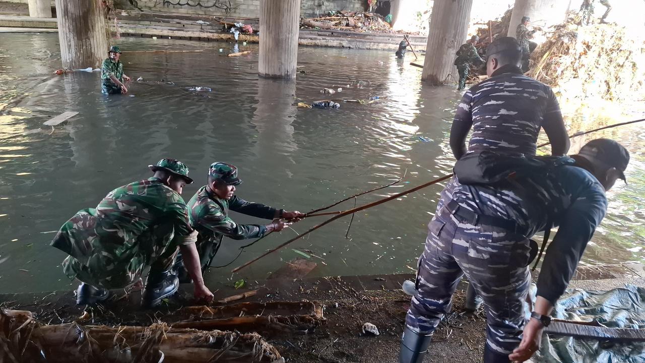 Tim Satgas Bencana Banjir Pangkalan TNI AL (Lanal) Denpasar