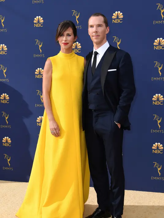 Sophie sendiri hadir di Emmy dengan gaun yang simpel dan klasik bersama dengan Benedict Cumberbatch. (VALERIE MACON / AFP)