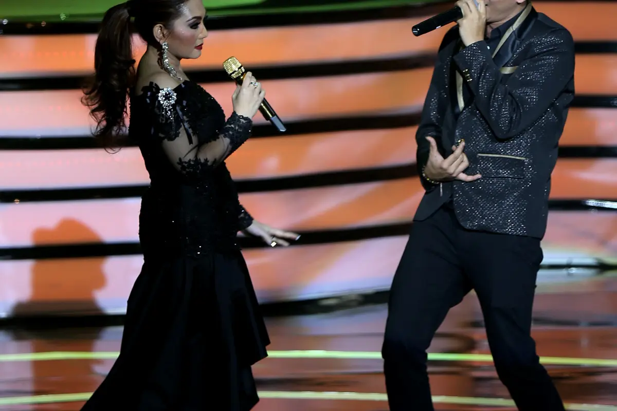 [Bintang] Nia Daniaty]