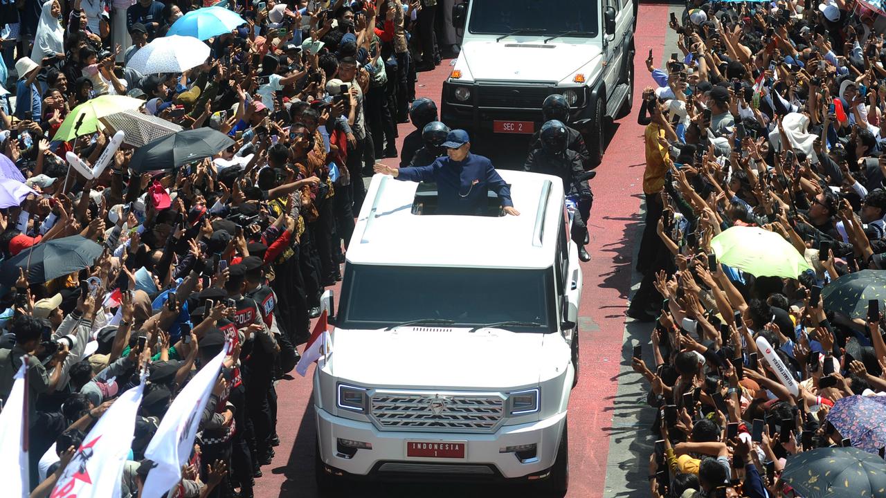 Presiden Prabowo sapa warga di Bundaran HI