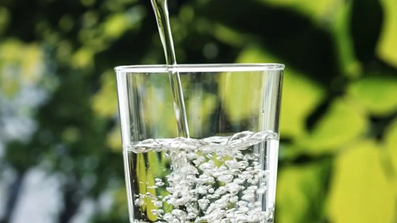 Minum air putih/copyright Rawpixel.com