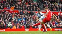 Steven Gerrard gagal cetak gol dari titik penalti (Reuters / Carl Recine)