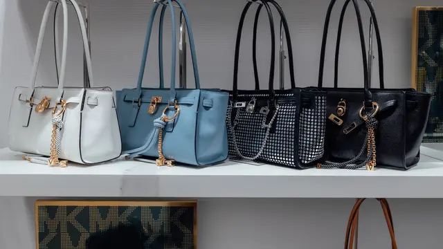 Inspirasi Tampil Elegan Saat Lebaran dengan Aksesori dari Koleksi Terbaru Michael Kors