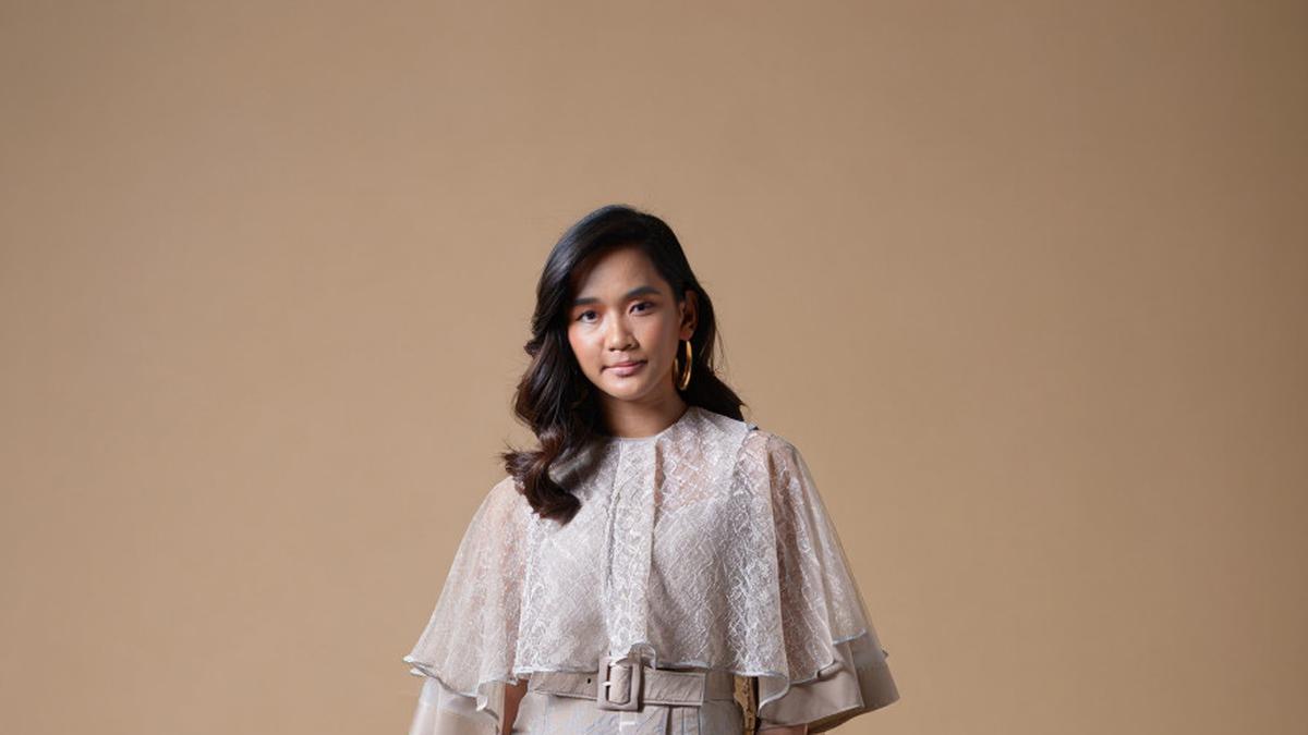 8 Model Long Dress Brokat Layer Cape Modern Formal, Anggun dan Stylish untuk Acara Resmi 2025