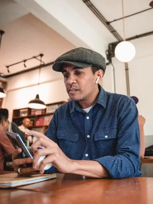 Kini nama Glenn Fredly tinggal kenangan, tentu lewat karya-karya yang diciptakan semasa hidupnya. Suara emasnya yang khas akan selalu terngiang di telinga para pecinta musik. Selamat jalan, Glenn. (Instagram/glennfredly)