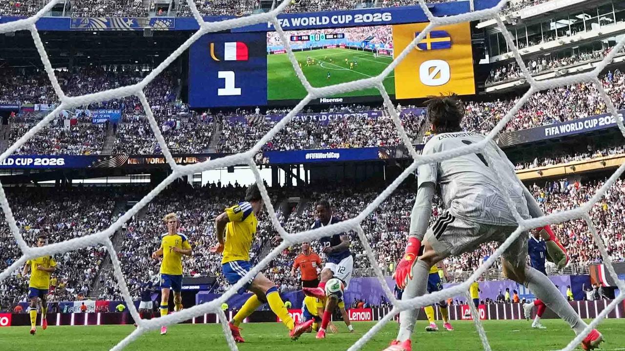FOTO: Mbappe Bersinar Saat Prancis Libas Swedia