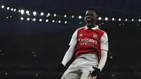 Pemain Arsenal, Eddie Nketiah melakukan selebrasi setelah mencetak gol pembuka timnya ke gawang Manchester United pada laga lanjutan Liga Inggris 2022/2023 yang berlangsung di Emirates Satdium, London, Minggu (23/01/2023). Arsenal berhasil menang dengan skor 3-2 atas Manchester United. (AP Photo/Ian Walton)