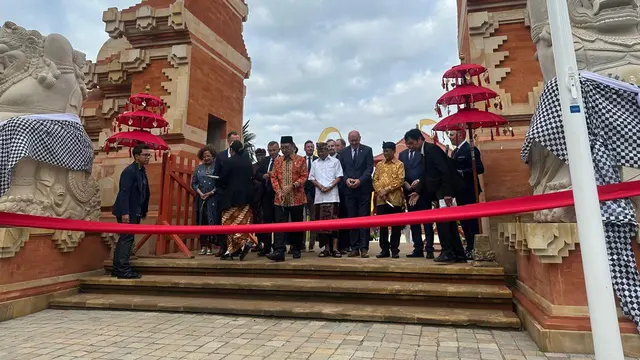 Bali Cultural Park yang terletak di Resor Dolinna Charlotty, Słupsk, Polandia, turut diresmikan oleh Menteri Kebudayaan RI Fadli Zon dan Gubernur Bali Wayan Koster, Senin (16/6/2025). (Liputan6.com/Benedikta Miranti)