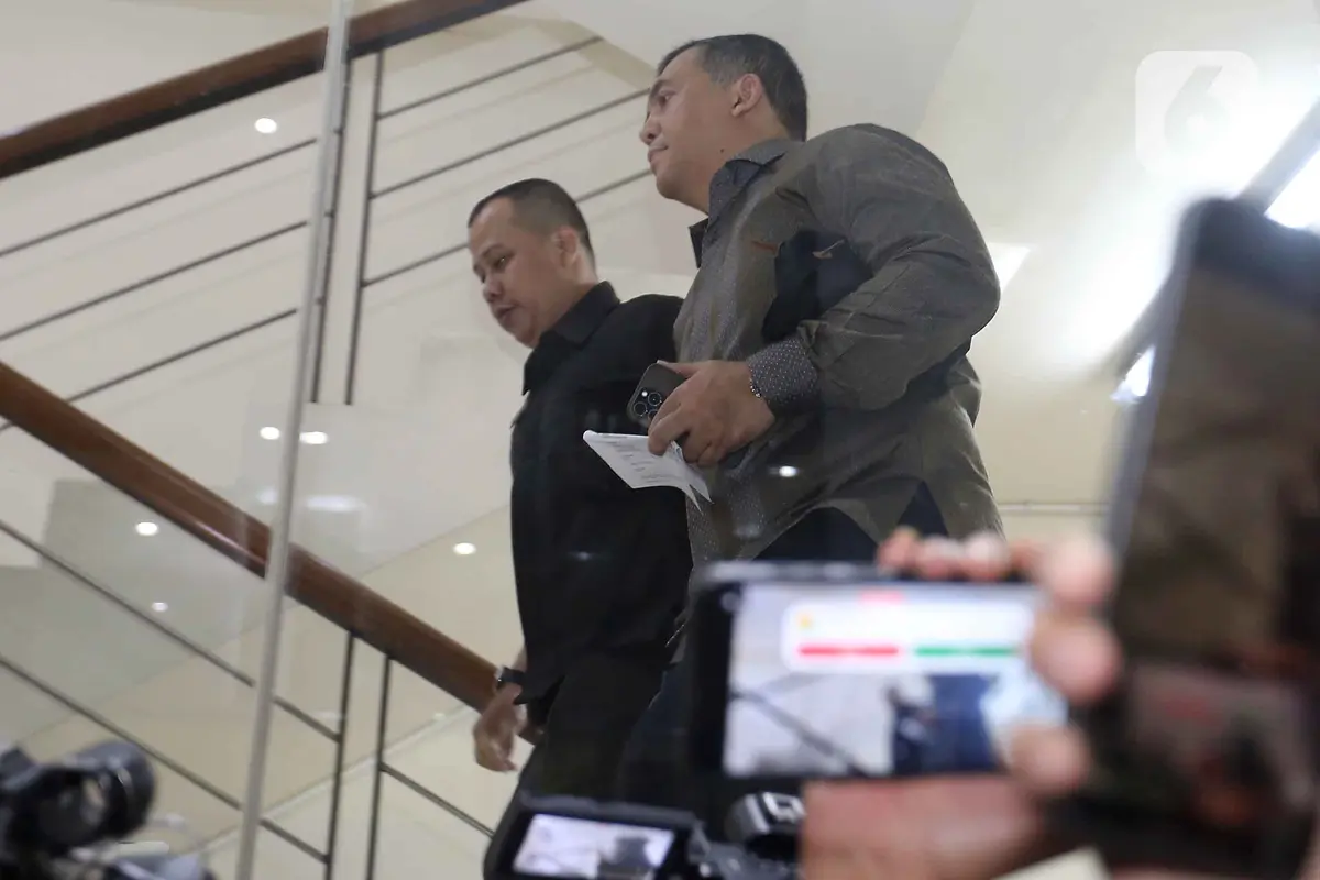 Jelang Tengah Malam, Wamen Imipas Silmy Karim Serahkan Diri ke KPK