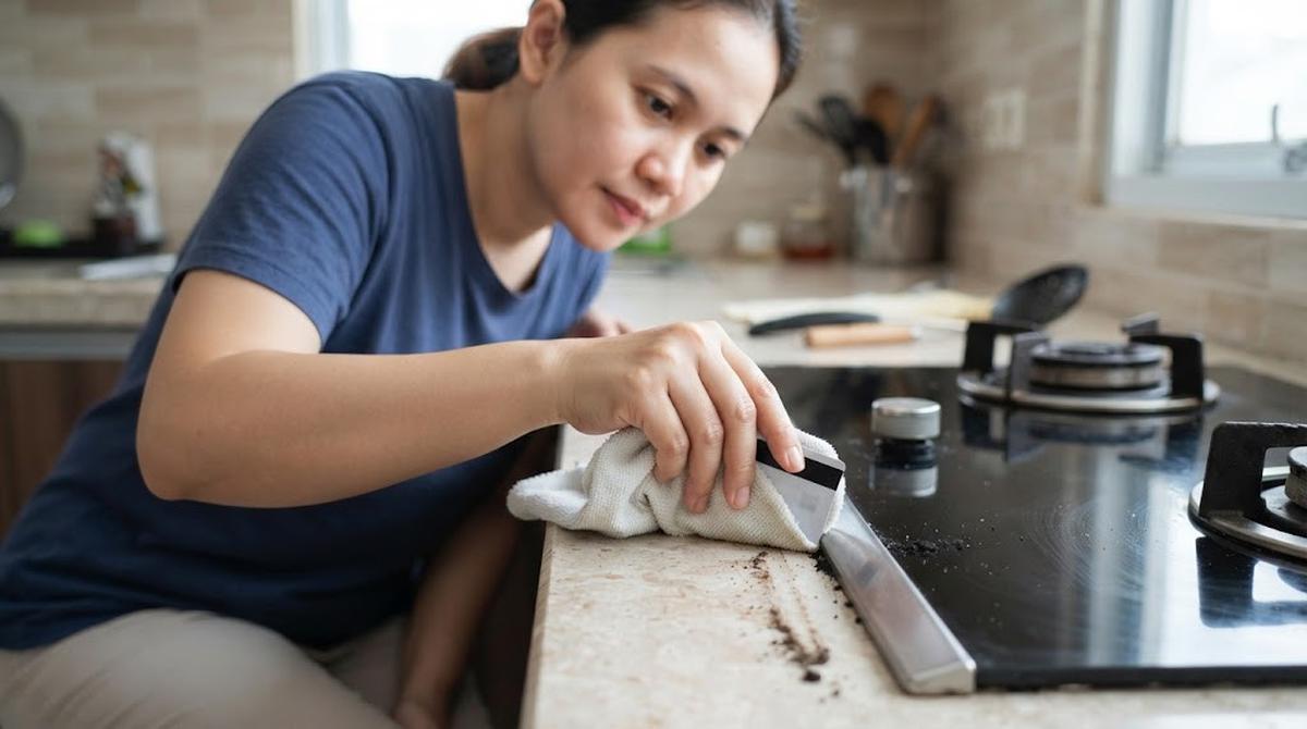 Cara Membersihkan Sela Kompor Tanam yang Sulit Dijangkau