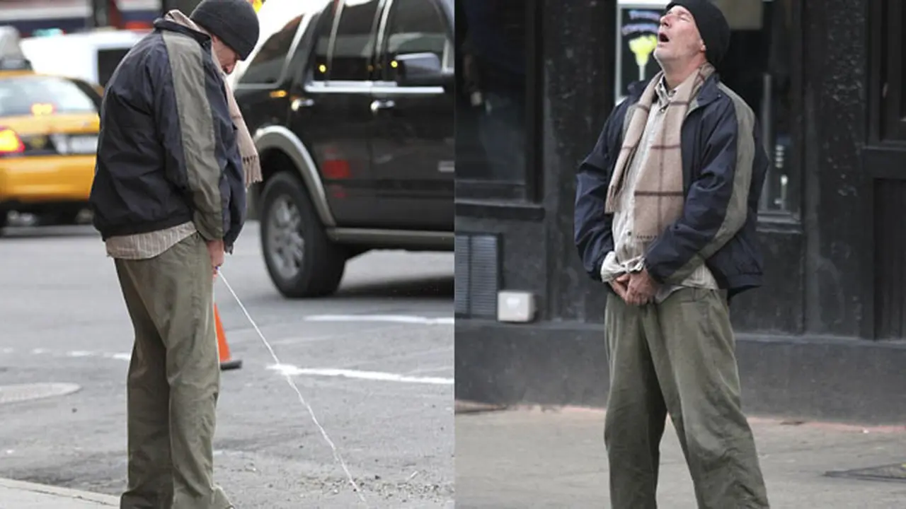 Duh, Richard Gere <i>Pipis</i> di Jalanan