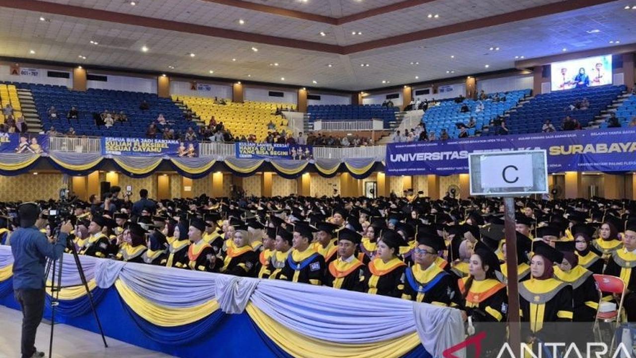 Pilih Umrah atau S2? Ini Hadiah Spesial Gubernur Jatim untuk Wisudawan Terbaik UT Surabaya Ber-IPK 3,91!