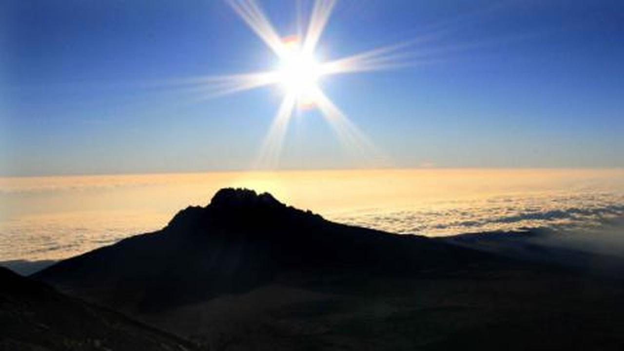 10 Tempat keren melihat matahari terbit
