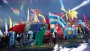 Sejumlah penari saat menghibur penonton dalam pembukaan Piala Copa America 2019 di Morumbi Stadium di Sao Paulo, Brasil (14/6/2019). Pertandingan antara tuan rumah Brasil melawan Bolivia menjadi pembuka laga turnamen tersebut. (AFP Photo/Miguel Schincariol)