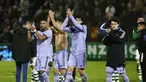 Para Pemain Real Madrid bertepuk tangan setelah mengalahkan Cecereno pada pertandingan babak 32 besar Copa del Rey di stadion Principe Felipe di Caceres, Spanyol, Rabu (4/1/2023). Real Madrid menang tipis atas Cecereno dengan skor 1-0. (AP Photo/Pablo Garcia)