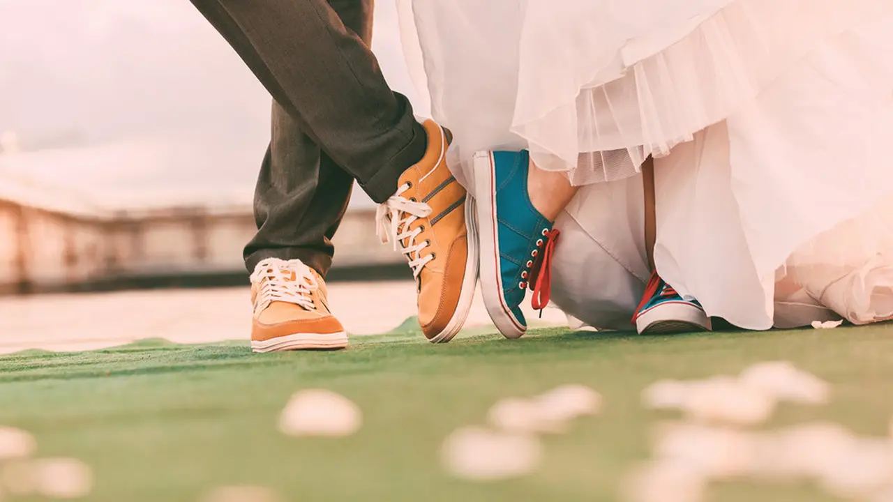 Pakai Sneakers di Momen Pernikahan