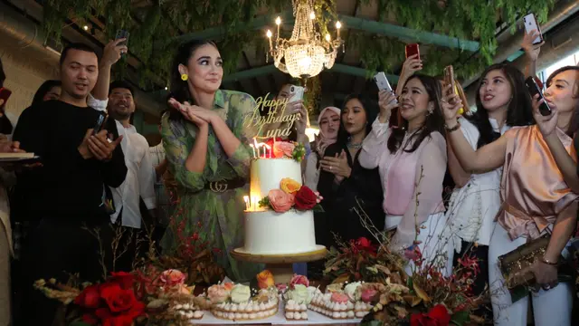[Fimela] Ultah Luna Maya ke-36